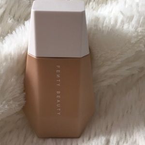 Fenty beauty foundation!! 95% new